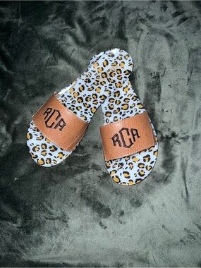Marleylilly Monogrammed Jelly Slides Size 7. Super cute for the pool or beach.